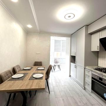 Степана Бандери просп., 85