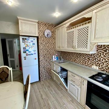 Академіка Корольова вул., 50