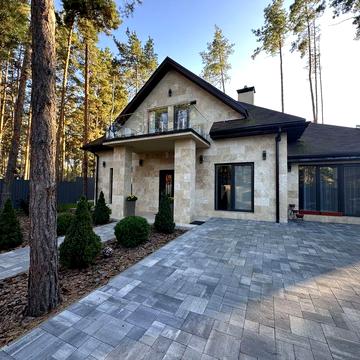 Продаж будинку 200 м2 з якісним ремонтом,10 соток з басейном та сауною