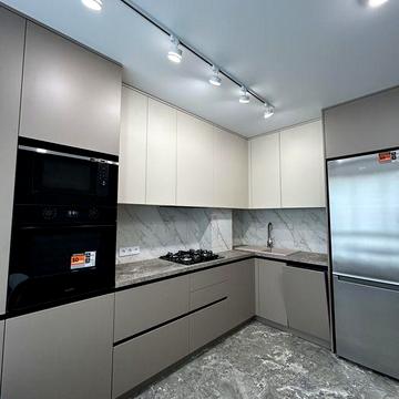 Квартира з новим та якісним ремонтом! Швидкий виїзд на Київ!