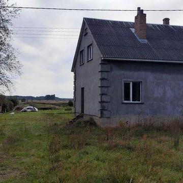 Будинок з мансардою, ставок, асфальтовий доїзд
