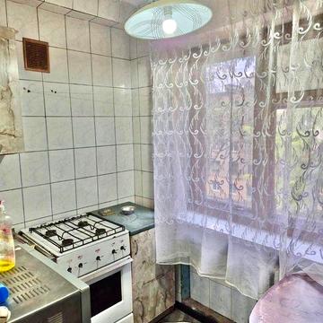 Продам 2х кімнатну 3/5 біля Залізничного вокзалу