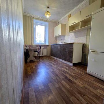 Большая гостинка на низком этаже!!!Кухня - 7,5м2