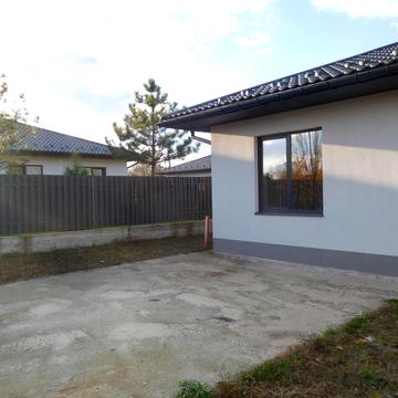 Центральна вул.