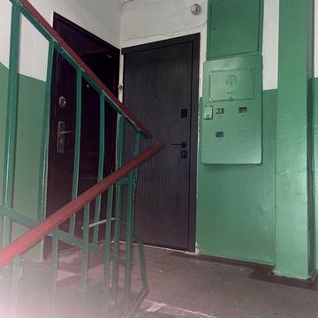 Продам однокомнатную квартиру под ремонт проспект Мира 201а