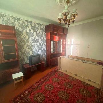 Продається 2 кімнатна квартира в особняку