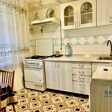 Романа Ратушного вул. (Волгоградська), 33