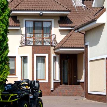 Продаж будинку з якісним ремонтом та ландшафтним дизайном подвірʼя