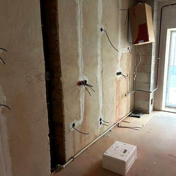 Продам 1к квартиру з частковим ремонтом! Класний тихий район!