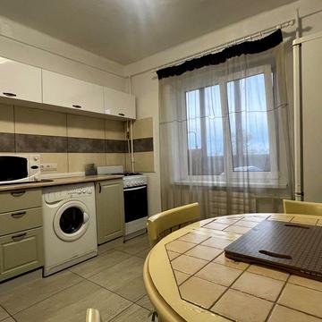 Богатирська вул., 2