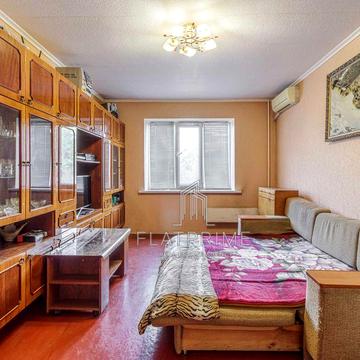 Тростянецька вул., 8