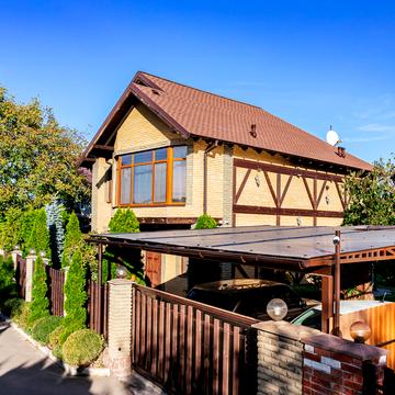 Садова вул., 11