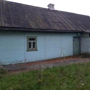Продається пів будинку в центрі  с. Полянь