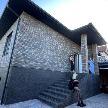 Весняна вул.