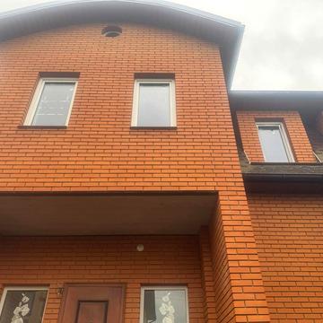 Квітнева, 11