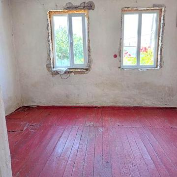 Продається частина будинку по вул Новоіванівській