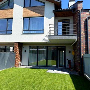 Продається стильний 4-к танхаус з дизайнерським ремонтом Виставка