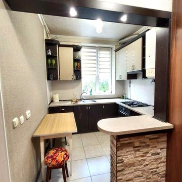 Центр міста. Оренда частина будинку з окремими своїм двором та входом.