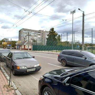 Центр міста. Оренда частина будинку з окремими своїм двором та входом.