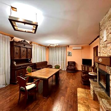 Холодноярська вул., 8