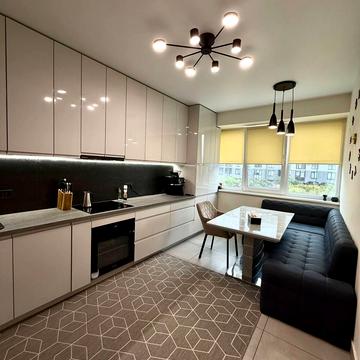 Героїв Крут вул., 2