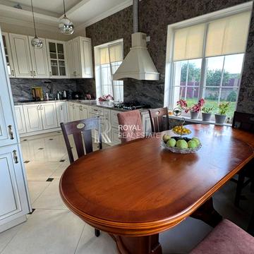 Центральна вул.