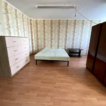 Здається у місті Камʼянське 1 кімнатна великогабарітна квартира