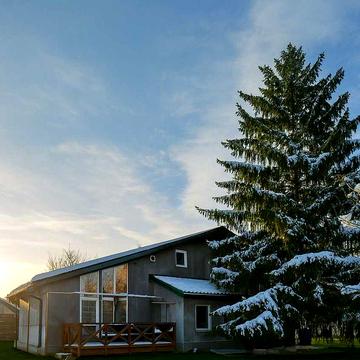 Уникальный дом 110 м. кв. возле озера в районе Донецкого шоссе.