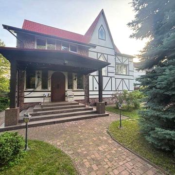 Продаж ДВОХ будинків за ціною одного на території 20 сот Гнідин