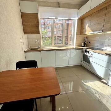 Продаж 2к Квартира Небесної Сотні проспект