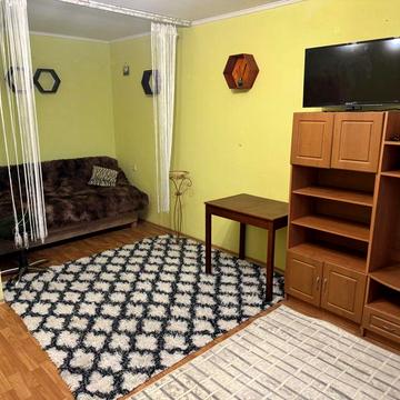 Здам 1к.кв.вул.Пономарьова,р-н школи.Непоганий стан.