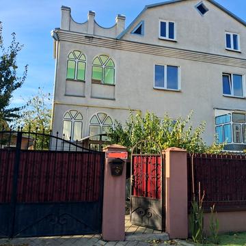 Миколи Садовського, 10
