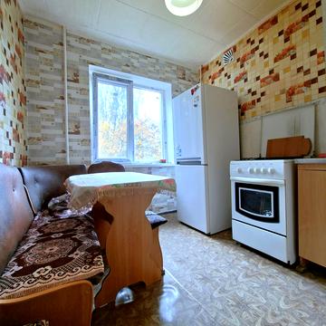 Лахтинська вул., 19
