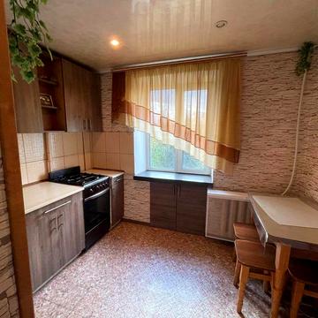 Продається 3-кім. простора сімейна квартира Черемушки