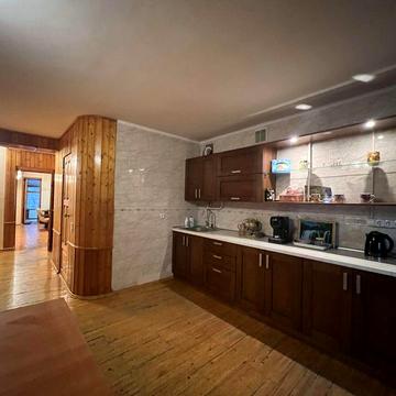 Простора квартира біля моря