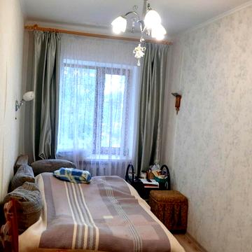 Бесарабська вул., 1