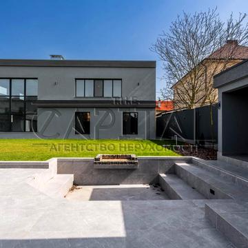 Квітнева вул., 14