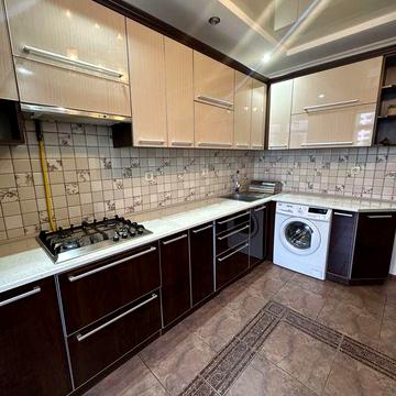 Продається 2к квартира вторинка цегляний будинок.Держпрограми.Газ опал