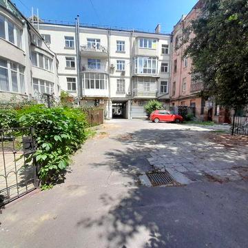 Продам 2-х ком. квартиру в Центре города. Парк. Море.