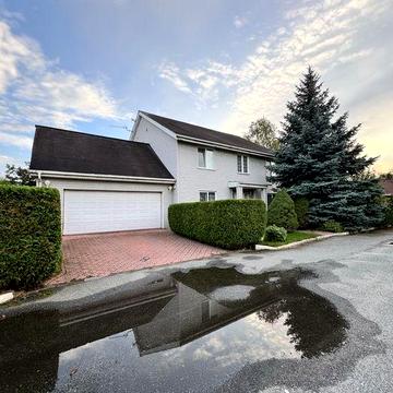 ПРОДАМ будинок в канадському селі 360 кв м