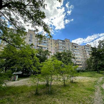 Продам 2-комнатную квартиру 50 м2 возле м. Левобережная!