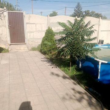 Хозяин срочно продам пол дома.