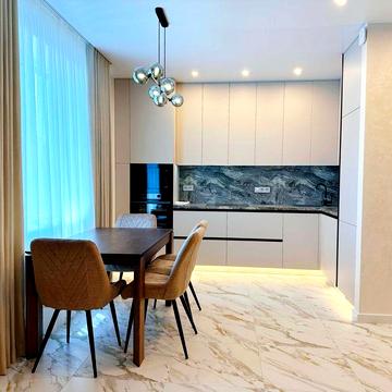 Квартира в центрі з дорогим ремонтом клубний будинок