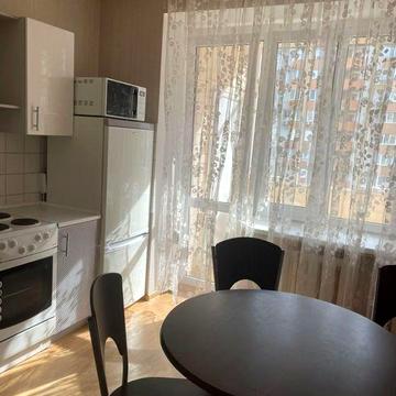 Продам однокімнатну квартиру на вул Братиславська 34,  м.Чернігівська