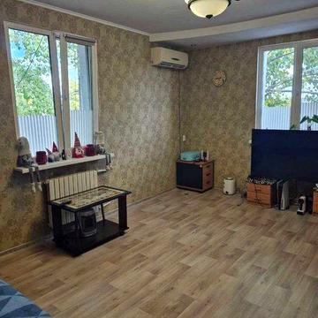 Продам недорого  3 ком квартиру Приднепровск ( газ мебель техника)