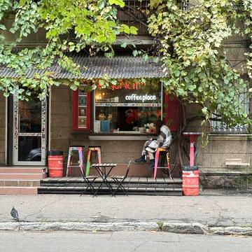 Довженка вул., 8