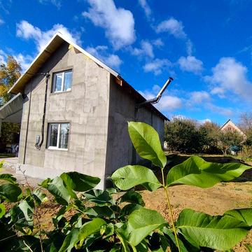 Продаж будинку біля магазину Сімя