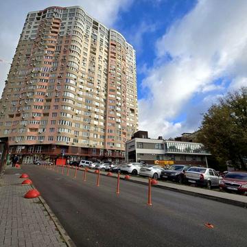 Від власника!! Продаю з ремонтом біля метро квартиру вул. Максимовича ЖК 4 сезона