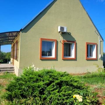 Продам дом  100 кв.м новой постройки в г. Подгородноє.