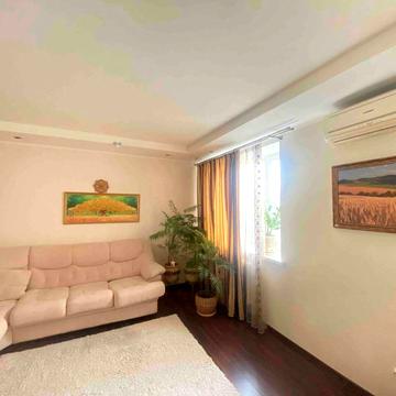 Чудовий варіант,3к.квартира 140м,гарний стан,вул.Бориспільська!